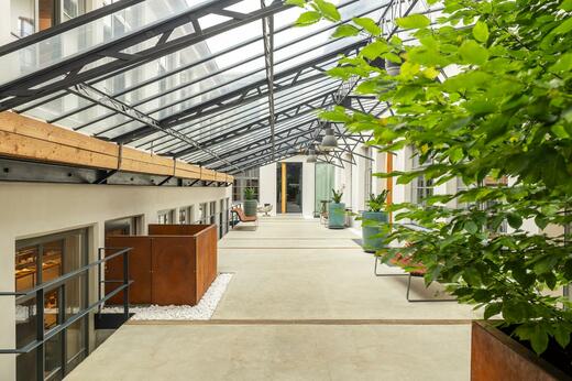 Prosklené atrium Truhlárny se zelení
