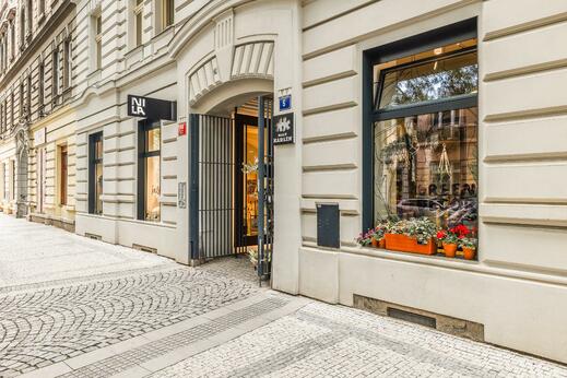 Vstup do Truhlárny z ulice