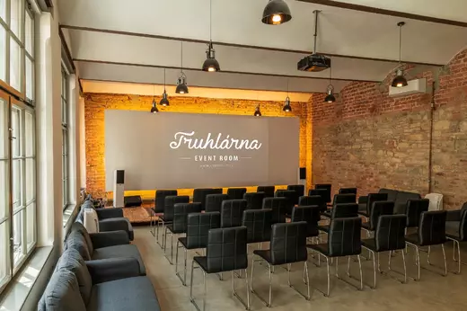 Sál Truhlárny připravený na přednášku